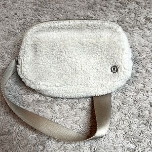 Lululemon | Everyday Belt Bag Sherpa Off White Ivory